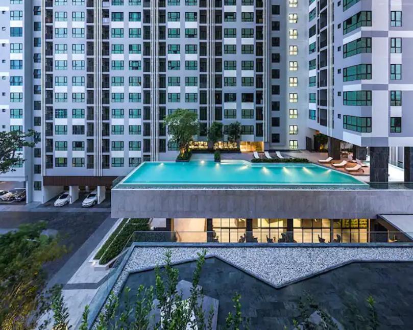Base Quiet King-bed With Infinity Pool & Free Netflix! Pattaya